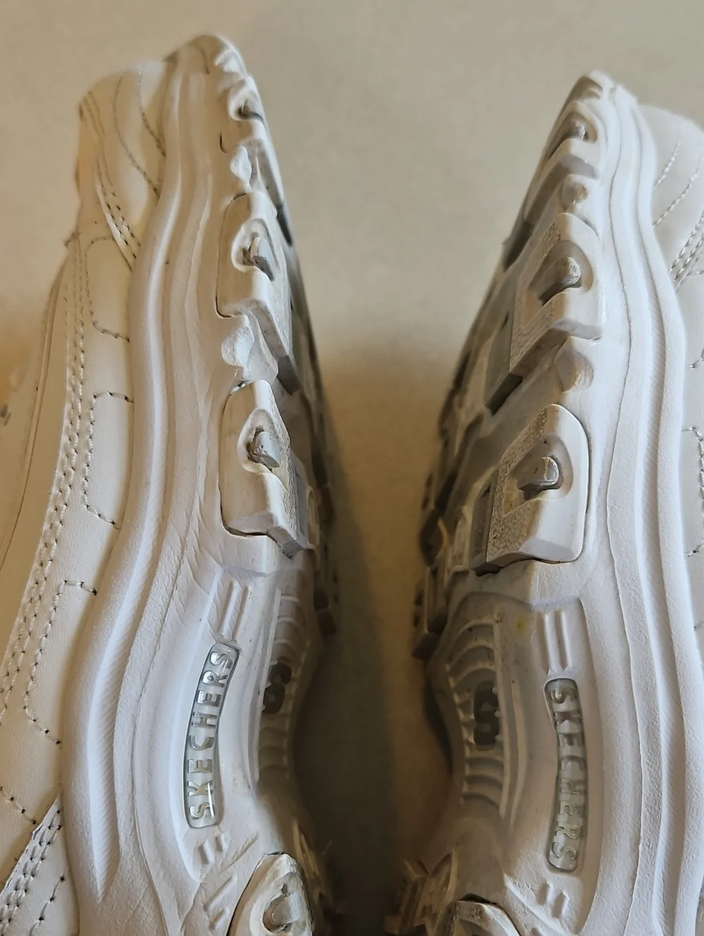 Skechers D'lites White Wide Sneakers